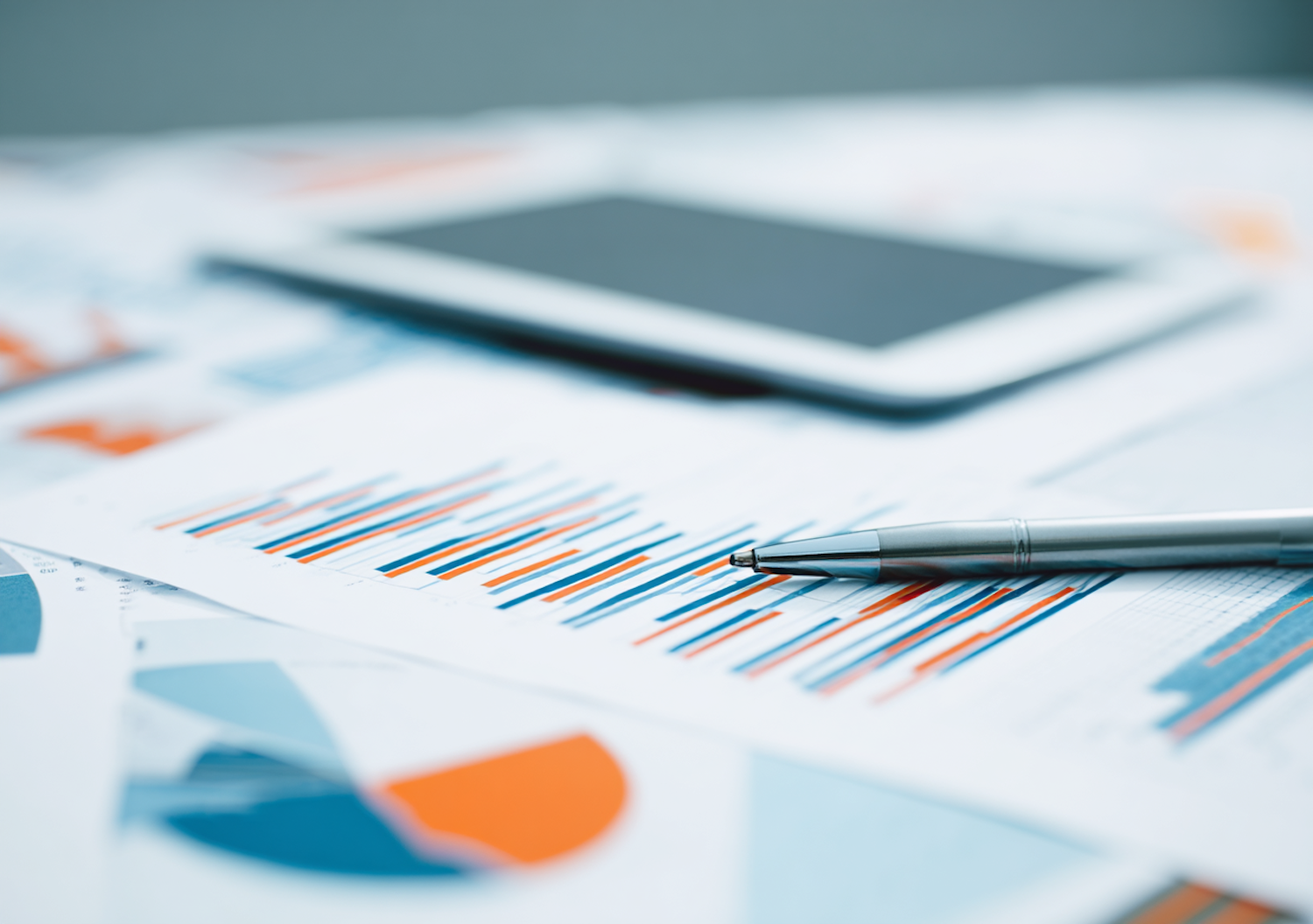 Part-time remote sales roles often offer a blended compensation model of hourly pay and commission, allowing for significant earning potential based on performance.